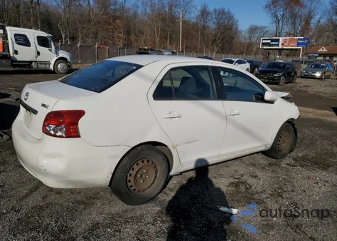 2010 Toyota Yaris z USA, uszkodzony, nr VIN JTDBT4K3XA1367112